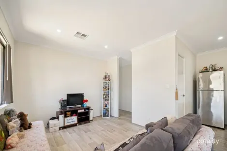 Property photo of 40 Becker Loop Mandogalup WA 6167