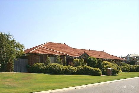 2 Meadowbank Gdns, Hillarys, WA 6025