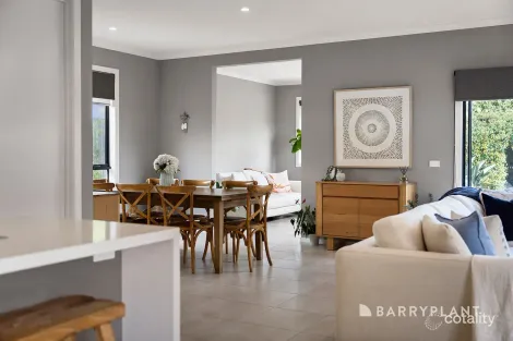 Property photo of 24 Leon Avenue Rosebud VIC 3939