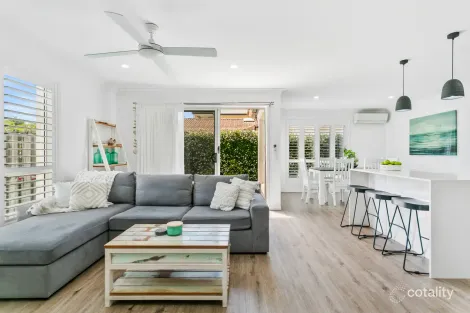 Property photo of 1/38-40 Robert Street Labrador QLD 4215