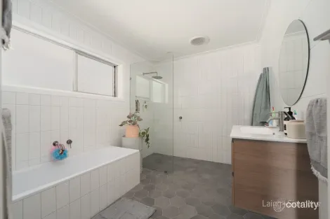 Property photo of 4 Caroline Crescent Armidale NSW 2350