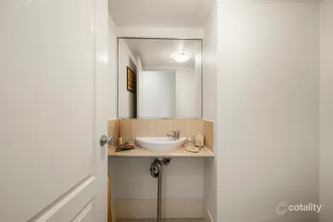 Property photo of 27/94-98 Prince Edward Parade Redcliffe QLD 4020