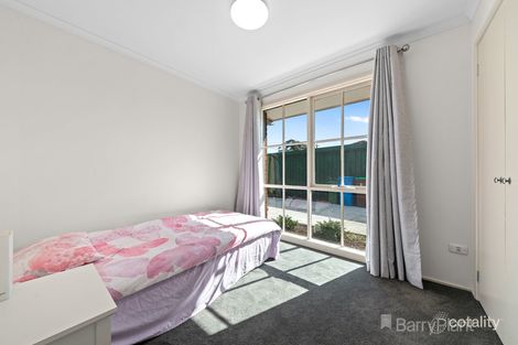 Property photo of 4 Manisa Place Cranbourne West VIC 3977
