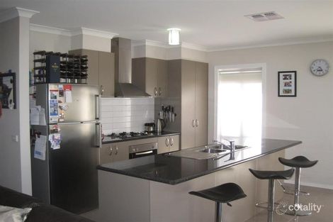 Property photo of 8 Arinya Close Ascot VIC 3551