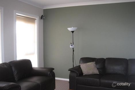 Property photo of 8 Arinya Close Ascot VIC 3551