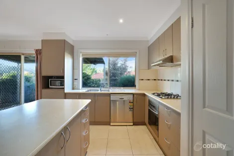 Property photo of 13 Rivendale Crescent Drouin VIC 3818