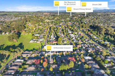 Property photo of 13 Rivendale Crescent Drouin VIC 3818