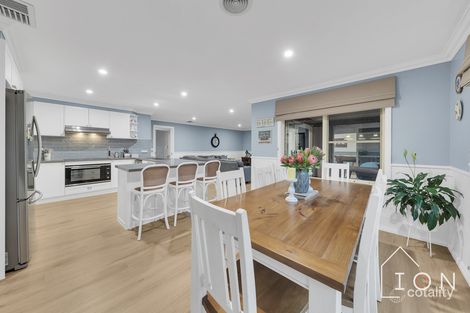 Property photo of 3 Dunferline Crescent Cranbourne VIC 3977