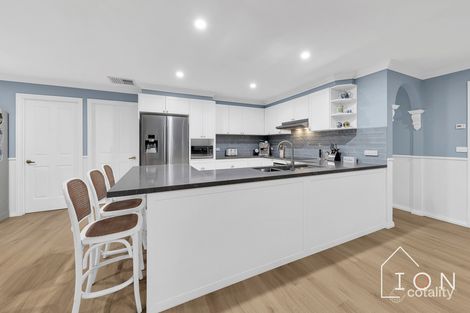 Property photo of 3 Dunferline Crescent Cranbourne VIC 3977
