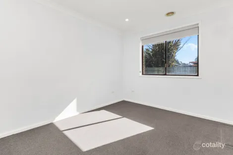 Property photo of 24 Pinaroo Drive Glenfield Park NSW 2650