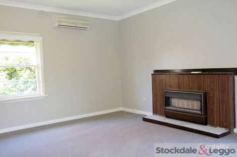 Property photo of 10 Worth Crescent Moe VIC 3825