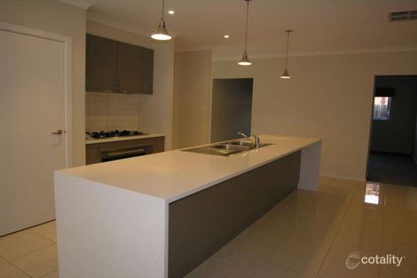 Property photo of 10 Greenaway Court Sale VIC 3850