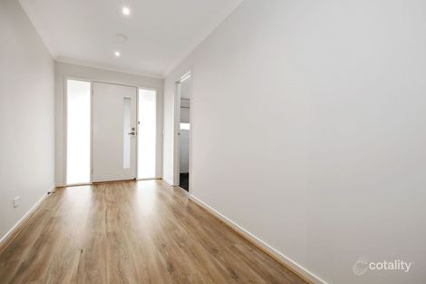Property photo of 21 Springlands Crescent Fraser Rise VIC 3336