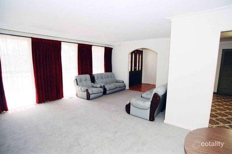 Property photo of 5 Rowena Rise Wantirna South VIC 3152
