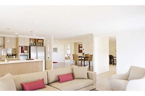 Property photo of 2 Harpenden Terrace Cranbourne VIC 3977