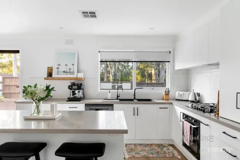 Property photo of 16 Warrington Crescent Wattle Glen VIC 3096