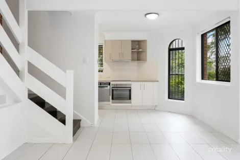 4/11 Orvieto Ave, Mermaid Waters, QLD 4218