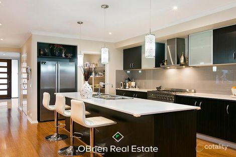 Property photo of 20 Maplewood Court Cranbourne North VIC 3977