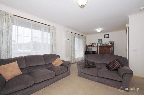 Property photo of 10 Kestrel Court Carrum Downs VIC 3201