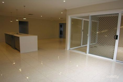 Property photo of 10 Greenaway Court Sale VIC 3850