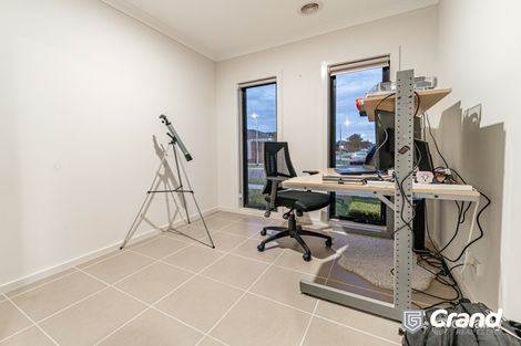 Property photo of 35 Highbury Road Clyde North VIC 3978