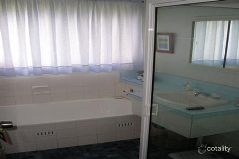 Property photo of 10 Anthony Drive Rosemeadow NSW 2560