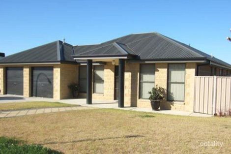 Property photo of 81 Pinaroo Drive Glenfield Park NSW 2650