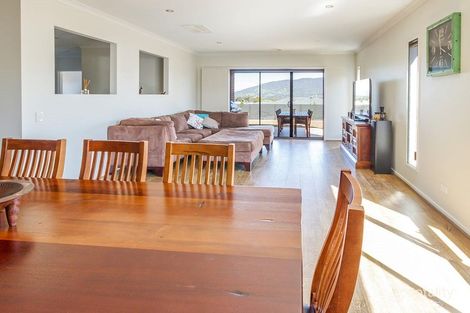 Property photo of 17 Dempster Place Leneva VIC 3691