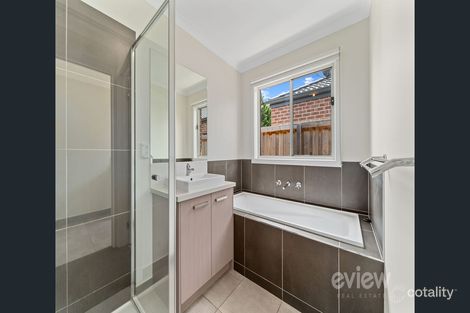 Property photo of 37 Indura Drive Werribee VIC 3030