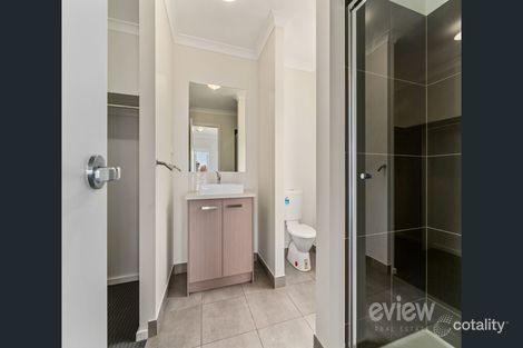 Property photo of 37 Indura Drive Werribee VIC 3030