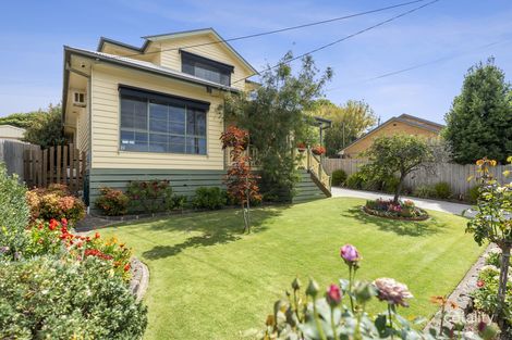 Property photo of 10 Teak Street Hamlyn Heights VIC 3215