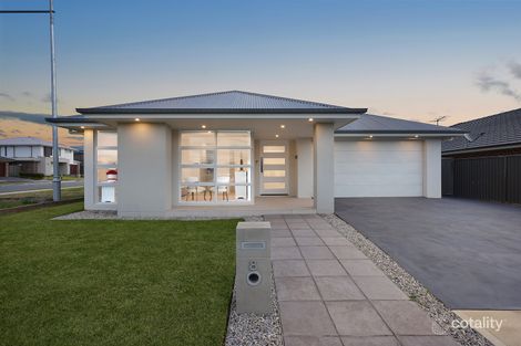 8 Tantoon Pl, Denham Court, NSW 2565