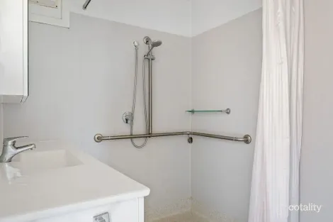 Property photo of 18 Marks Avenue Rosebud VIC 3939