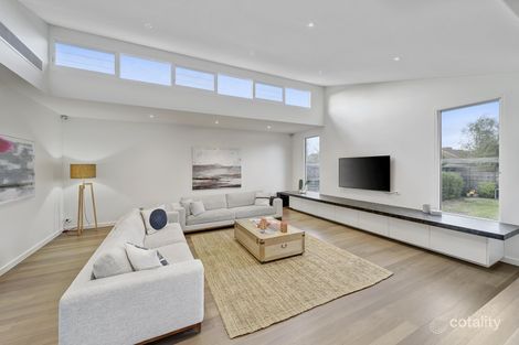 Property photo of 10 Howard Avenue Mount Waverley VIC 3149