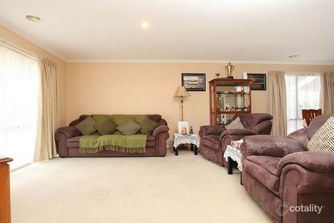 Property photo of 40 Thomas Carr Drive Tarneit VIC 3029