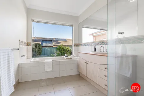 Property photo of 39 Northmoor Drive Strathdale VIC 3550