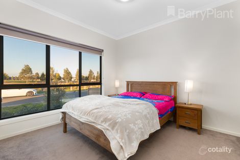 Property photo of 35 Seaford Circuit Truganina VIC 3029