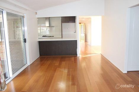 Property photo of 10 Morgan Close Prairiewood NSW 2176