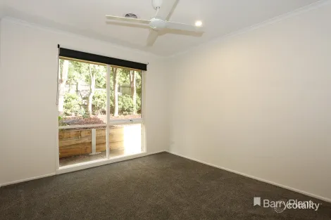 Property photo of 2 Allira Close Berwick VIC 3806