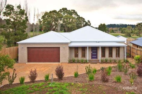 11 Coach House Bvd, Woodend, VIC 3442
