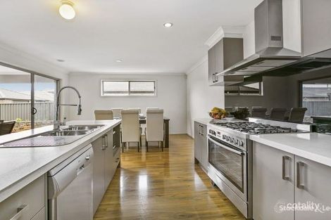 Property photo of 3 Rosyth Way Cranbourne East VIC 3977