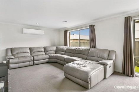 Property photo of 3 Rosyth Way Cranbourne East VIC 3977