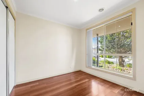 Property photo of 1 Strickland Crescent Burnside VIC 3023