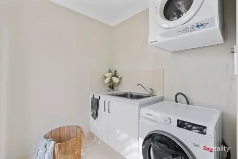 Property photo of 4019A Quayside Benowa QLD 4217
