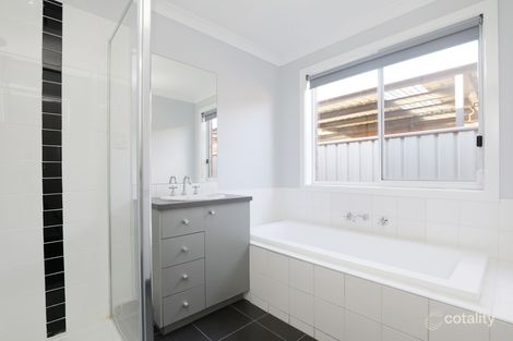 Property photo of 11 Higgins Way Truganina VIC 3029