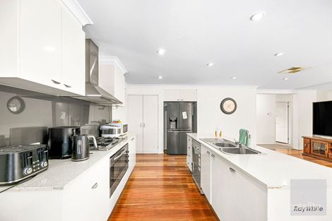 Property photo of 19 Erin Square Deer Park VIC 3023