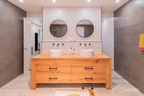 Property photo of 20 Lakeside Drive Emerald VIC 3782