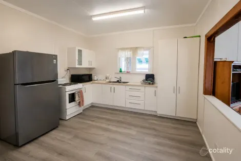 Property photo of 2 Browne Street Yarraman QLD 4614