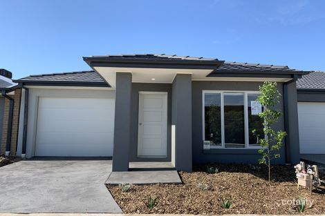 Property photo of 65 Beatrix Circuit Officer VIC 3809