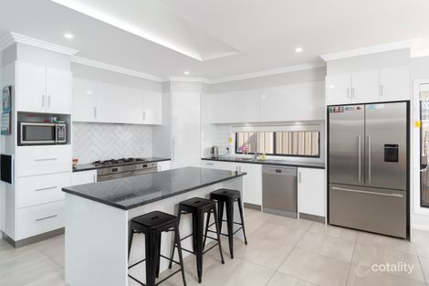 Property photo of 14 Chipp Place Lloyd NSW 2650